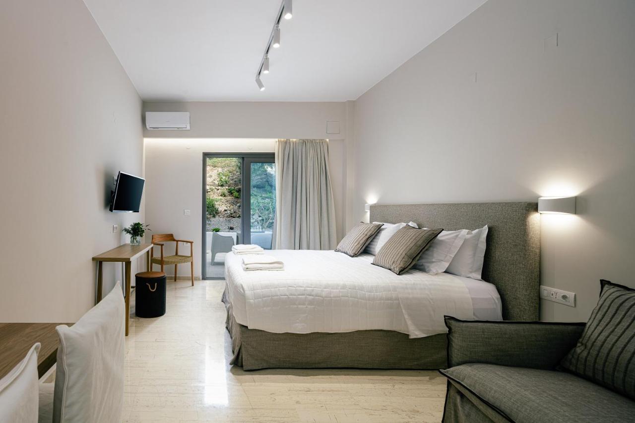 Ariadne Suites プラキアス エクステリア 写真
